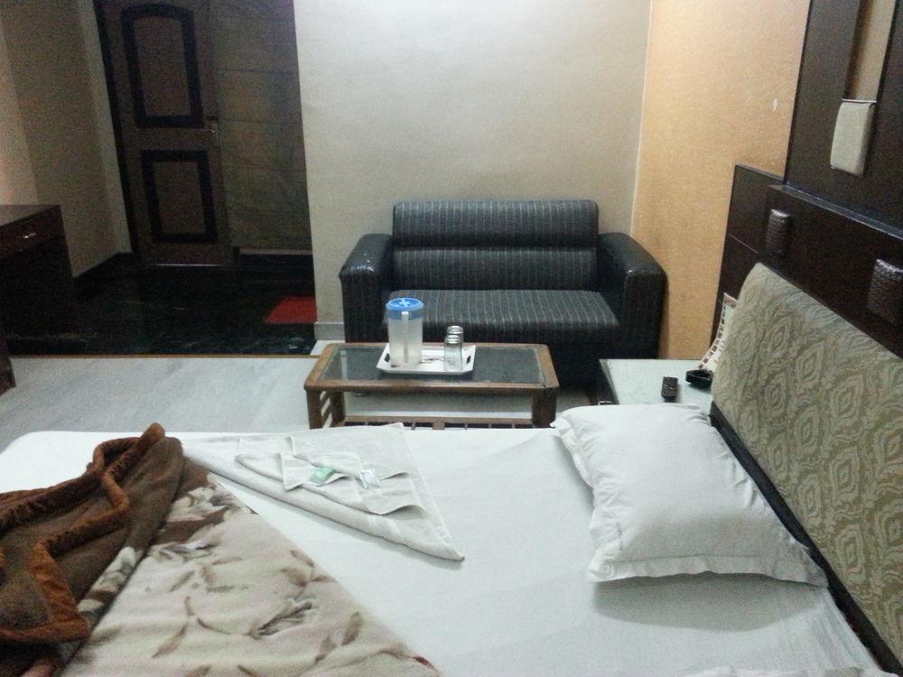 Hindustan- By Backpackers Heaven Hostel New Delhi Bagian luar foto