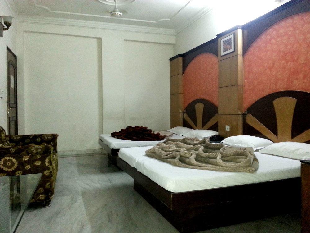 Hindustan- By Backpackers Heaven Hostel New Delhi Bagian luar foto