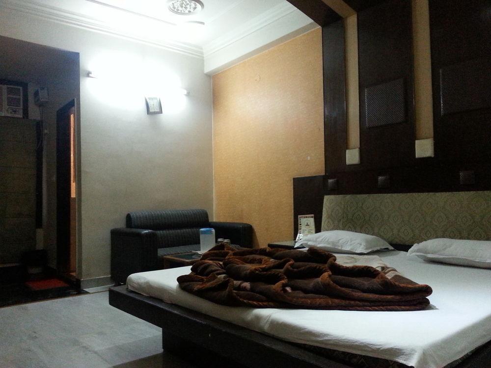 Hindustan- By Backpackers Heaven Hostel New Delhi Bagian luar foto