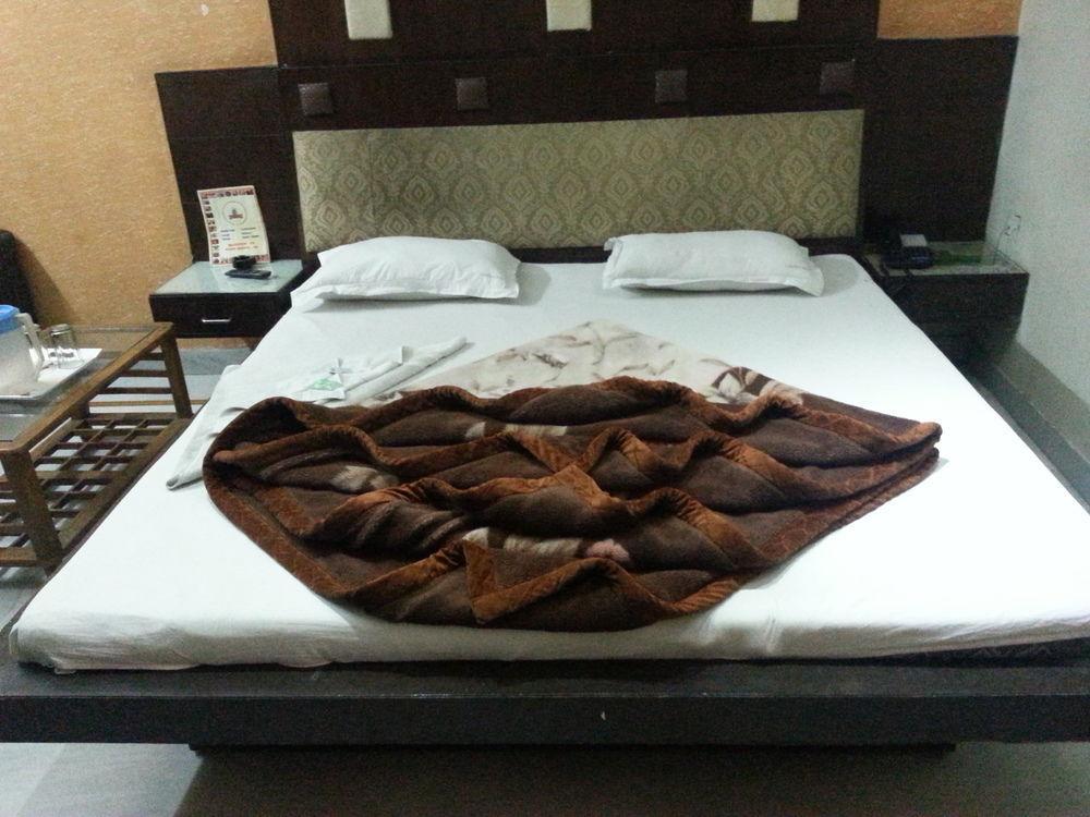 Hindustan- By Backpackers Heaven Hostel New Delhi Bagian luar foto