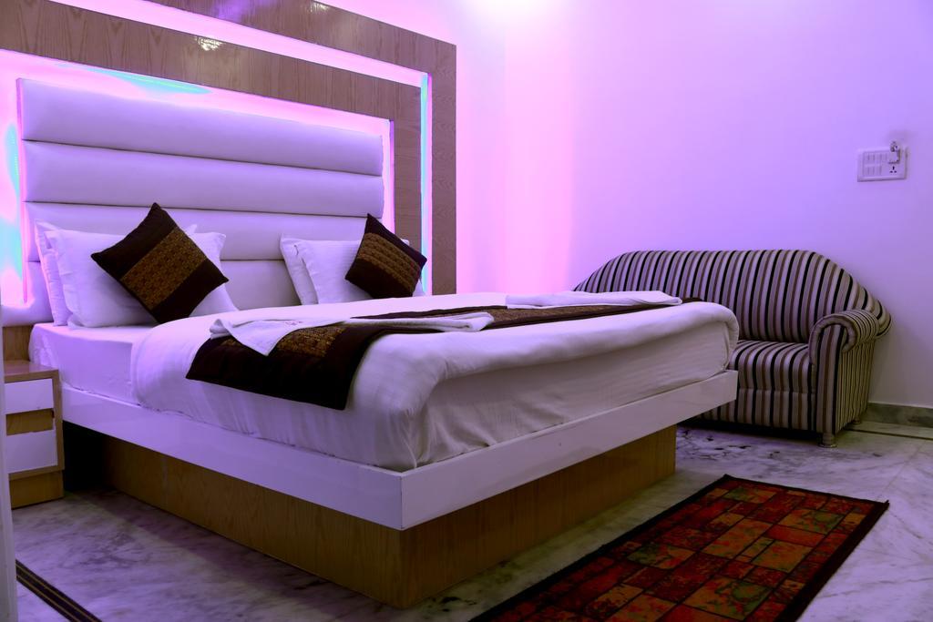Hindustan- By Backpackers Heaven Hostel New Delhi Bagian luar foto