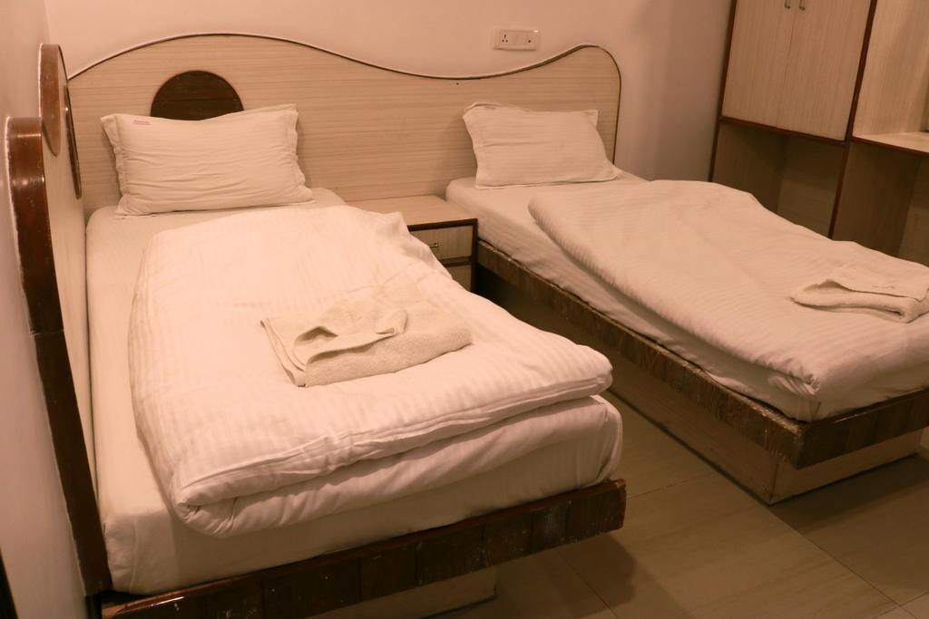 Hindustan- By Backpackers Heaven Hostel New Delhi Bagian luar foto
