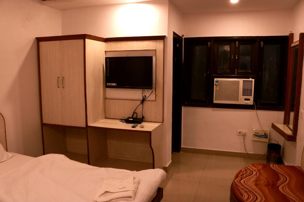 Hindustan- By Backpackers Heaven Hostel New Delhi Bagian luar foto