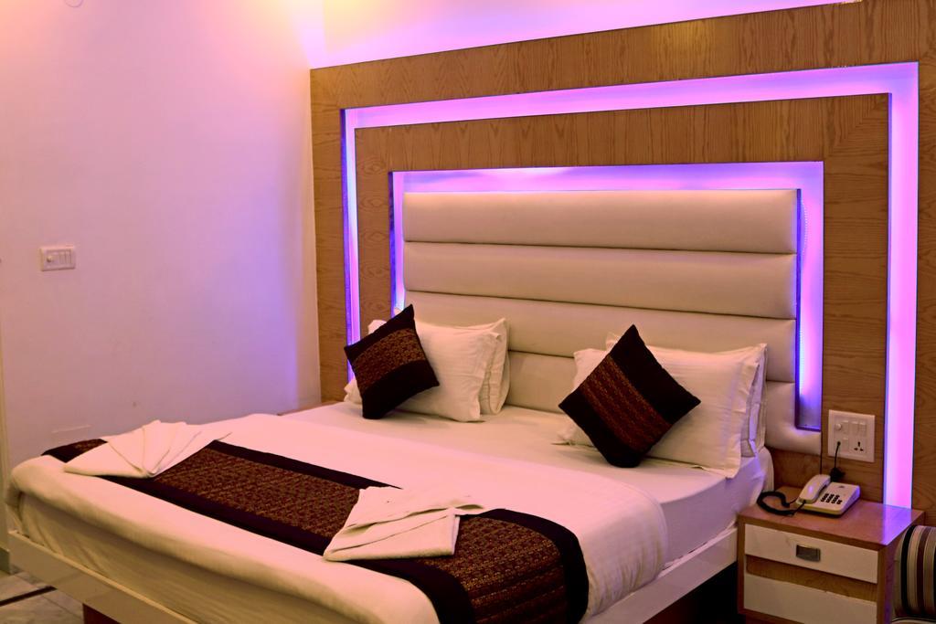 Hindustan- By Backpackers Heaven Hostel New Delhi Bagian luar foto